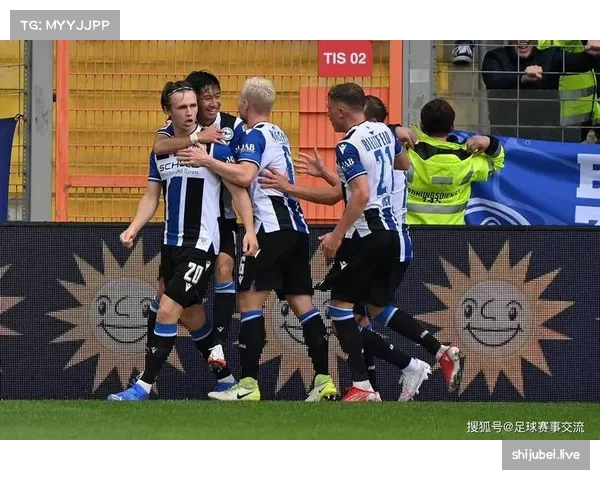 沃尔夫斯堡进攻组织混乱 前场配合缺乏连续性